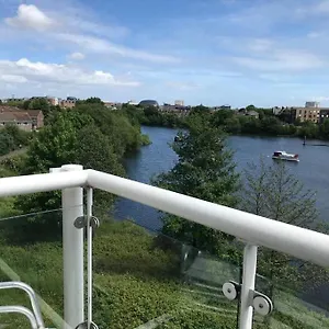 Beautiful River Views: 2 Bed / 2 Bath Modern Flat Apartment